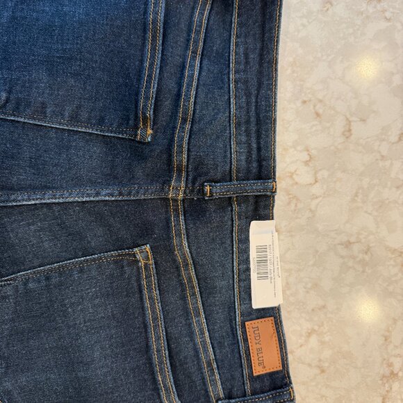 NWT Judy Blue LAST KISS Mid-Rise Tummy Control Crop Wide Leg Jeans (Size 13) - Picture 5 of 8